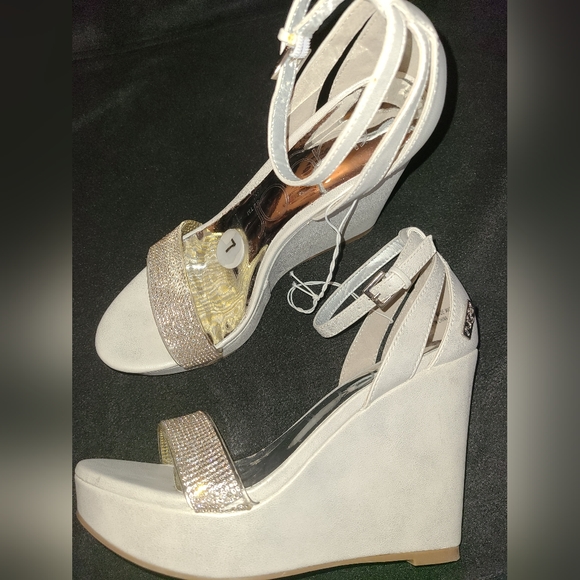NWOT Sugar size 7 cream platform wedges - Picture 5 of 13